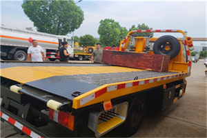 桦南附近拖车电话号码服务