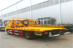 桦南附近拖车救援搭电